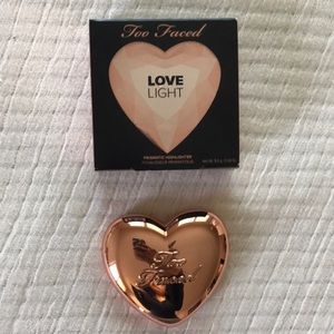 Too faced highlighter